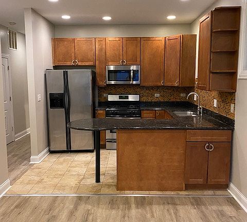 3rd image of 5832 S Prairie Ave Unit 1