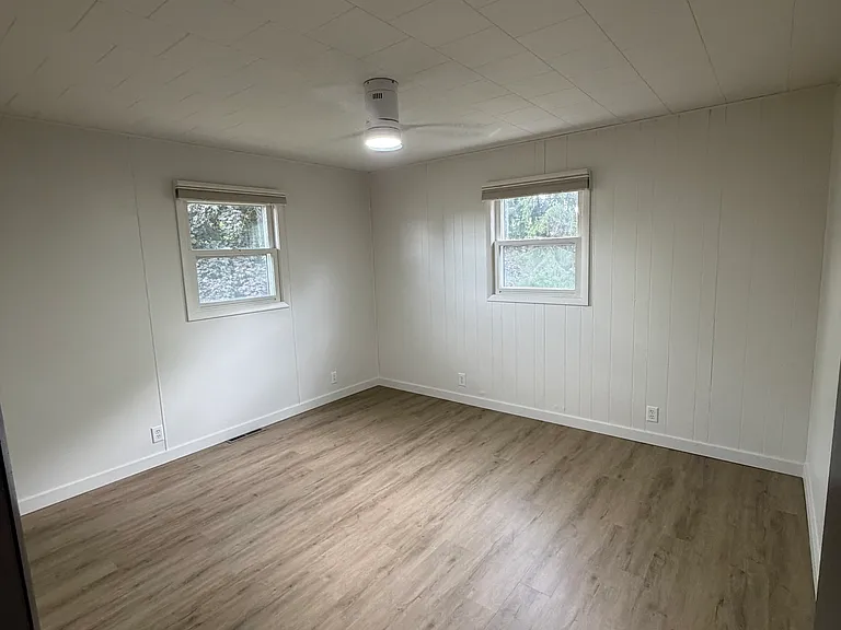 8901 M 72 E — Photo 12