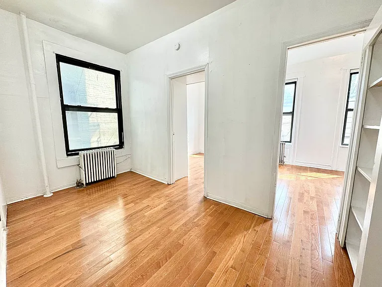 122 31st St #1R — Photo 4