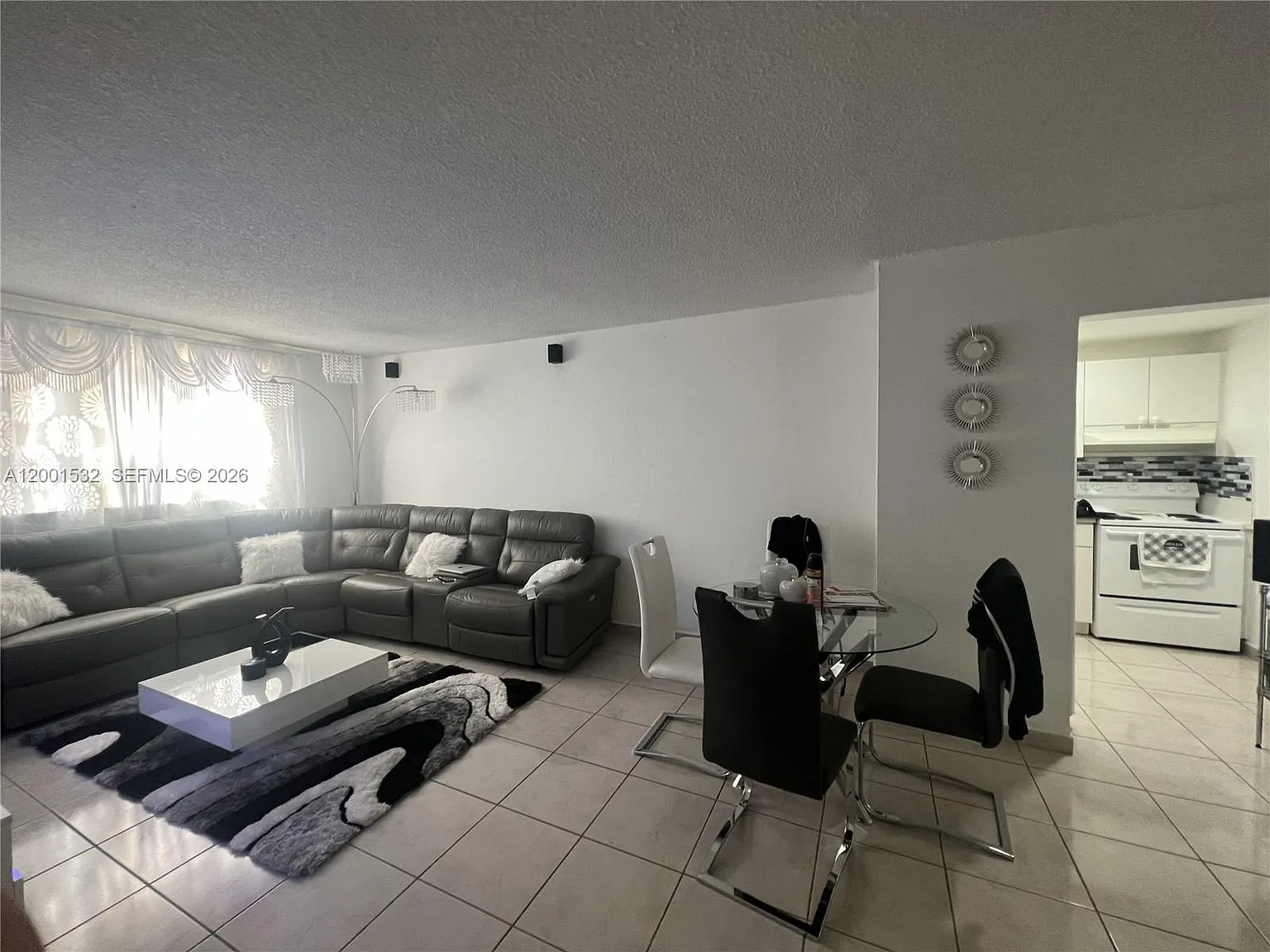 Las Estrellas Condo — Photo 2