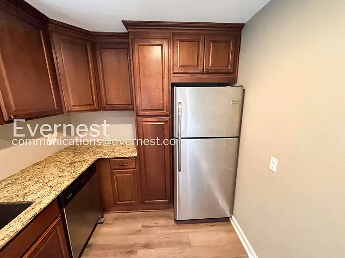 2 bed, 1.0 bath, 955 sqft, $1,700 — Photo 4