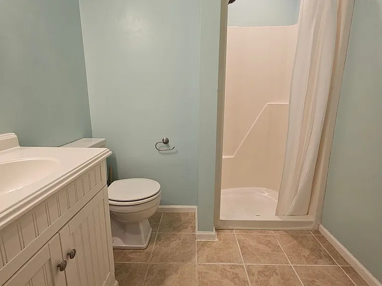 1019 Llewellyn Mews — Photo 15