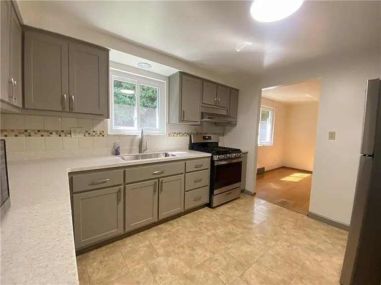 439 Crestview Dr — Photo 7
