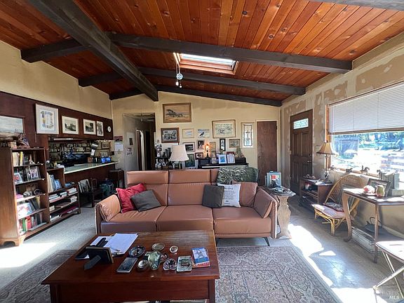 4th image of 25221 Ward Avenue
