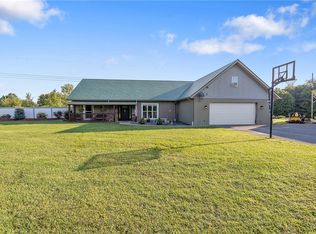 484 Chesbro Rd, Pennellville, NY 13132