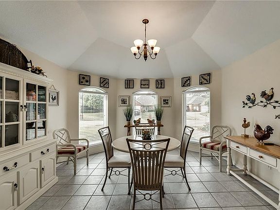 5th image of 1085 Springwood Dr