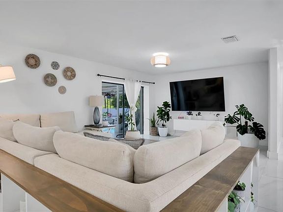 2nd image of 1307 Normandy Cir