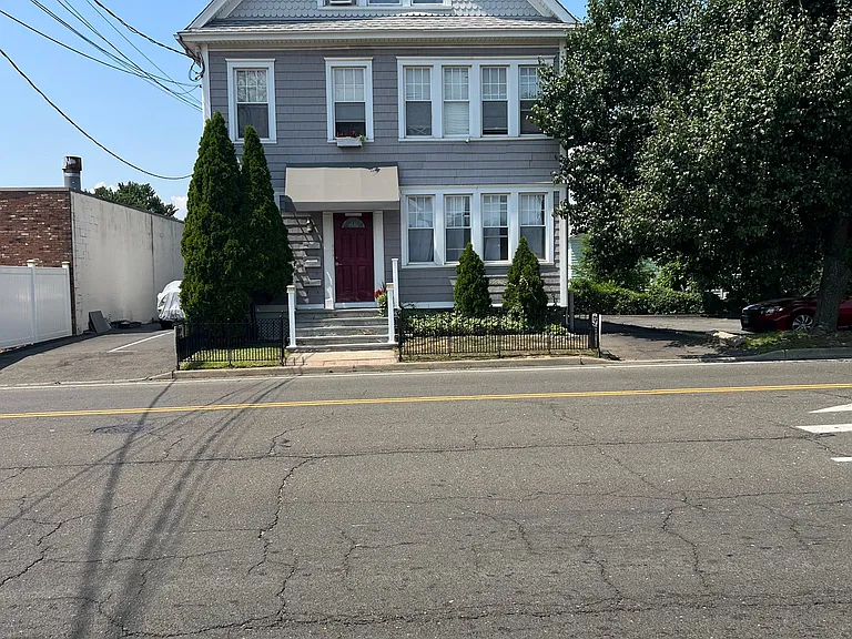 512 Commerce Dr — Photo 1