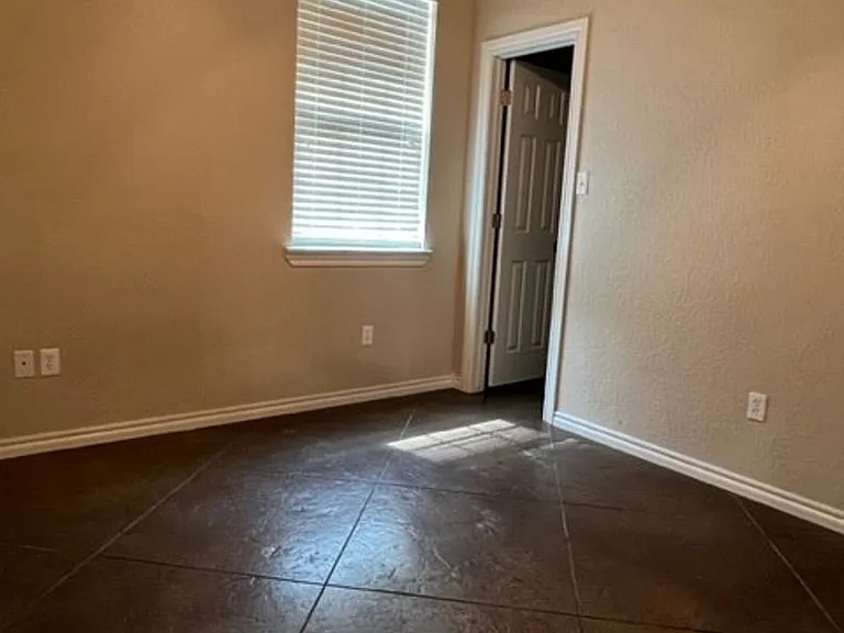 2501 SW A Ave — Photo 9