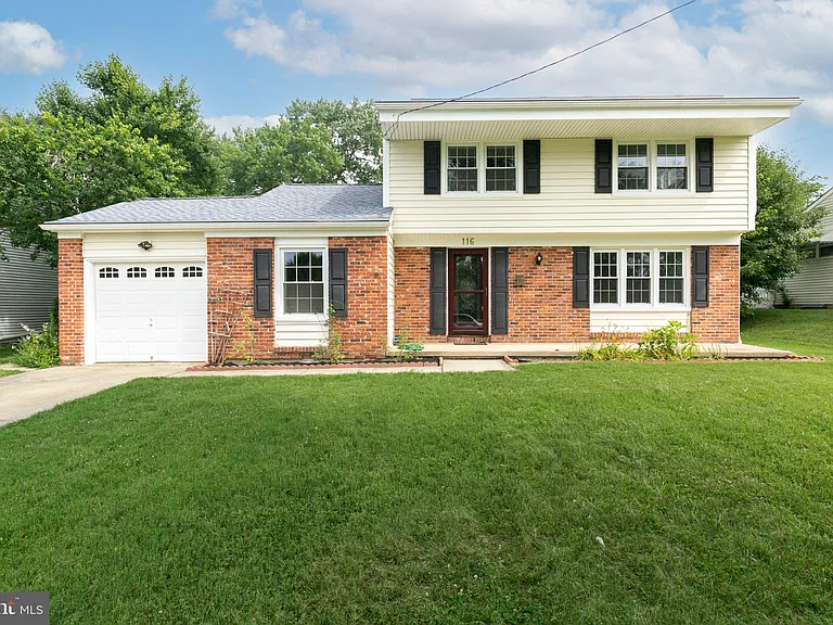 116 Eaton Pl — Photo 1