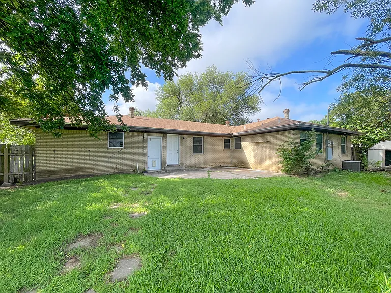 110 E San Benito Dr — Photo 25