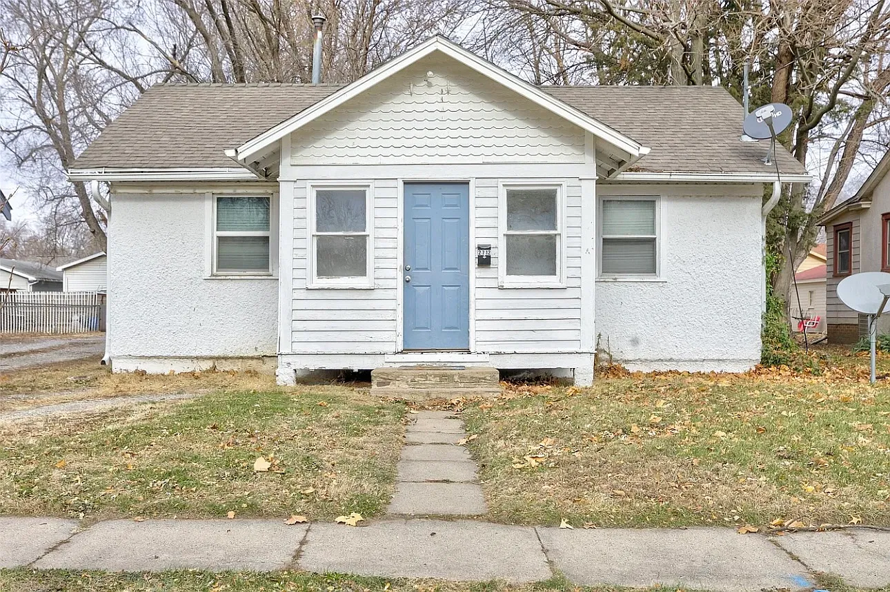 2 bed, 660 sqft, $1,200 — Photo 1