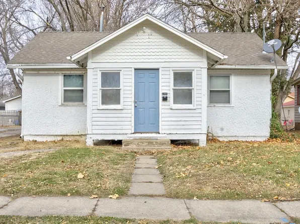 2712 Des Moines St, Des Moines, IA 50317