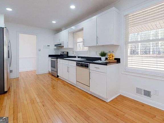 5th image of 1319 Janmar Rd