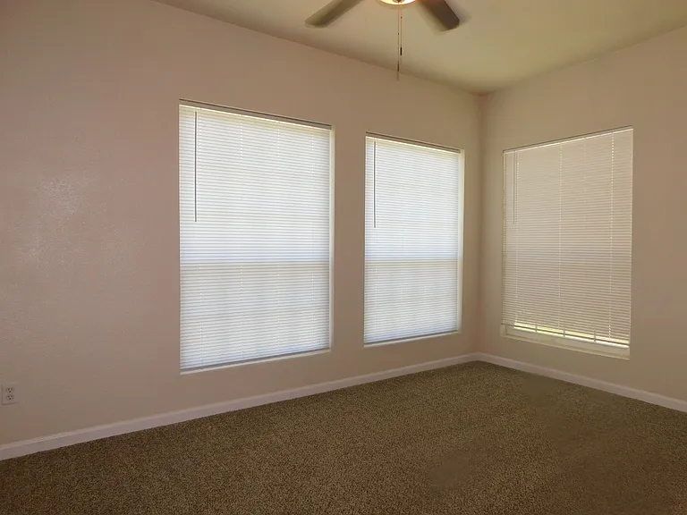1608 Bois D Arc St — Photo 6