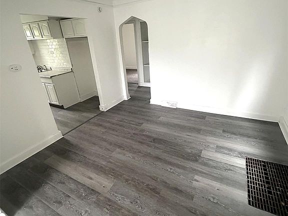 3rd image of 11461 Sanford St