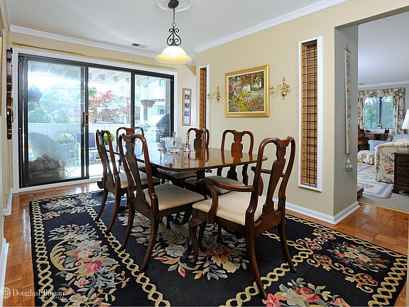 5th image of 83 Rowayton Woods Dr