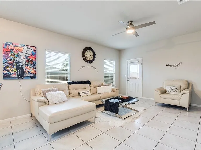 9806 Baden Ln #9806 — Photo 2