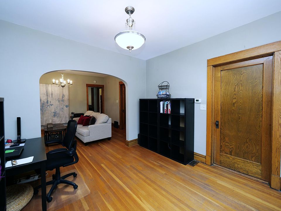 1st image of 3648 N Leavitt St #2