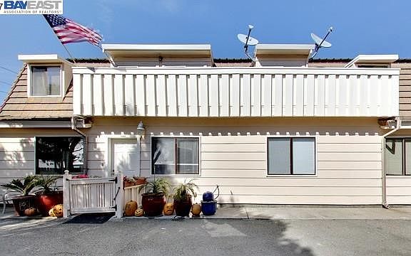 4th image of 5901 Rose Arbor Ave
