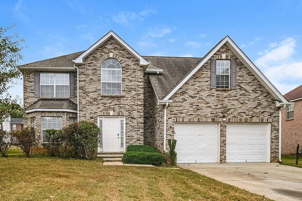 4 bed, 2.5 bath, 2935 sqft, $2,170 — Photo 1
