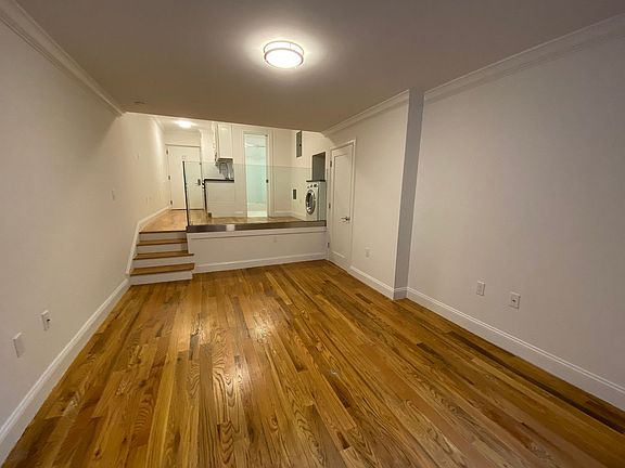 5th image of 210 E 22nd St #*3j