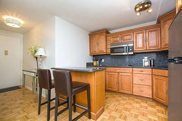 Rented by Manhattan Management Group | media 25