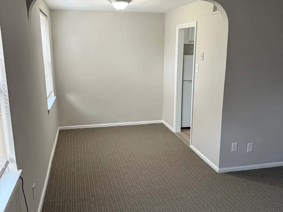 Dining area - adjacent to the kitchen