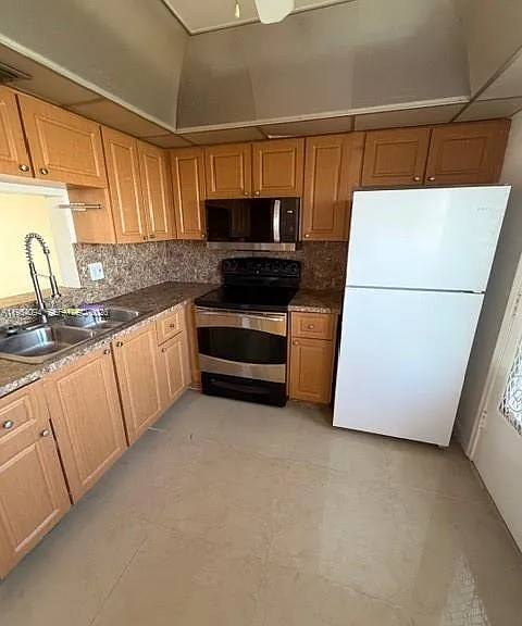 319 NE 14th Ave #607 — Photo 8