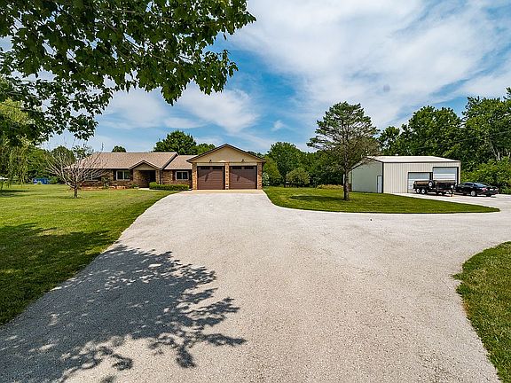 3rd image of 260 Woodside Dr