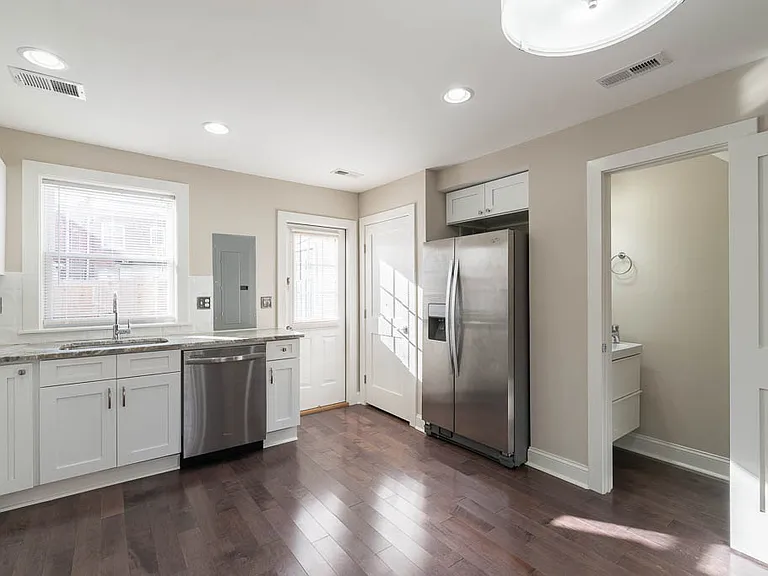 3351 Clay Pl NE — Photo 2