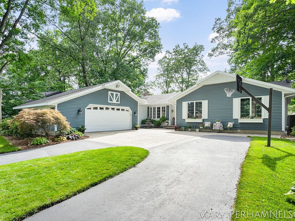 1st image of 6689 Knollview Dr
