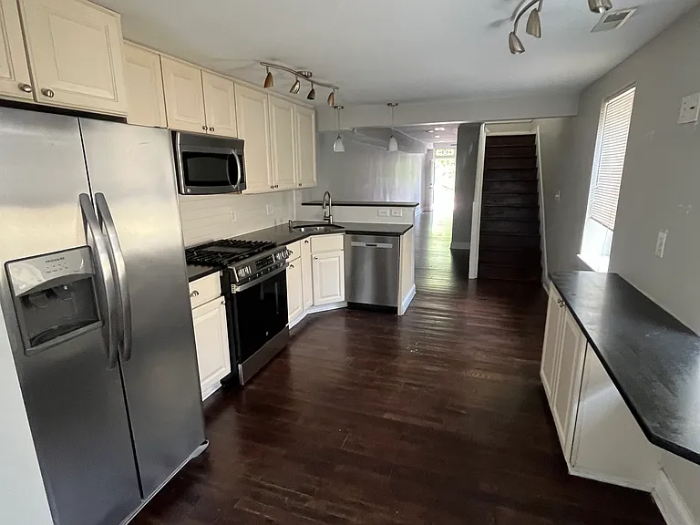 221 S Washington St — Photo 3