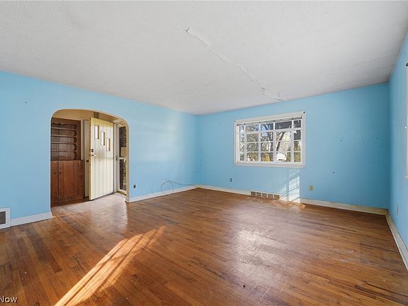 4th image of 1016 Riverside Dr