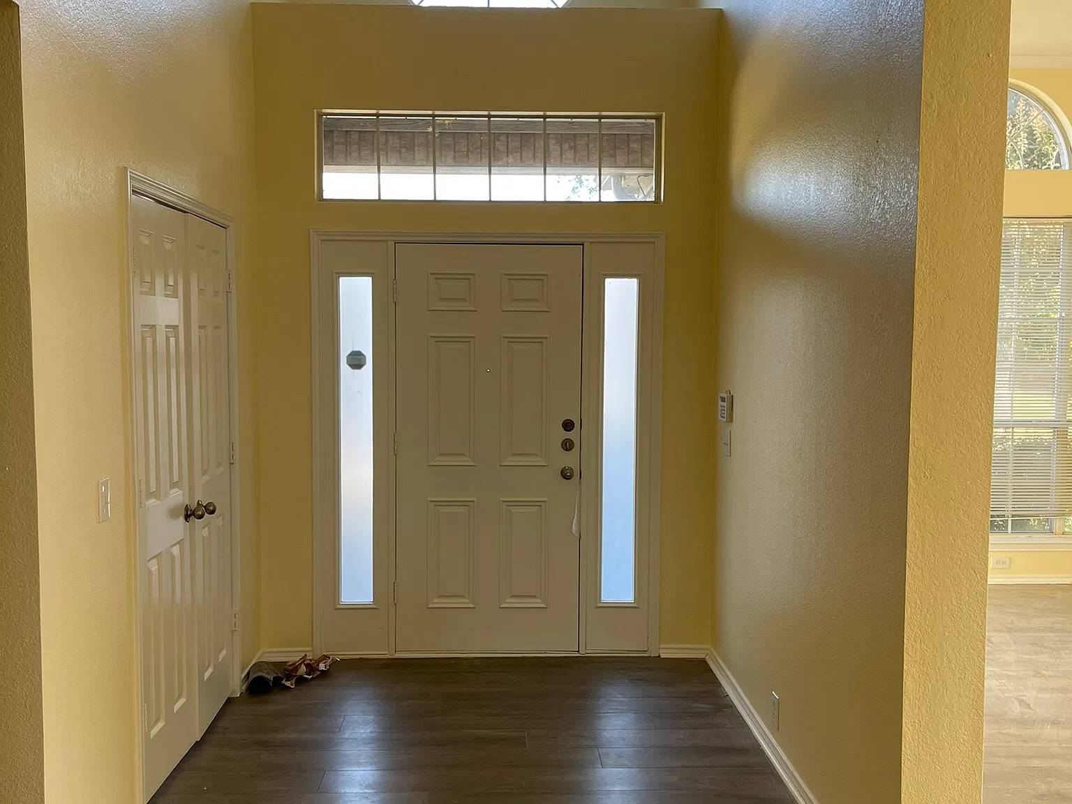 4 bed, 2.5 bath, 2799 sqft, $3,200 — Photo 2