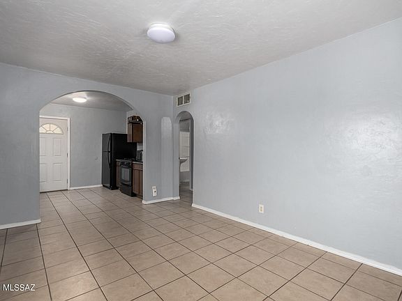 5th image of 3351 N Los Altos Ave