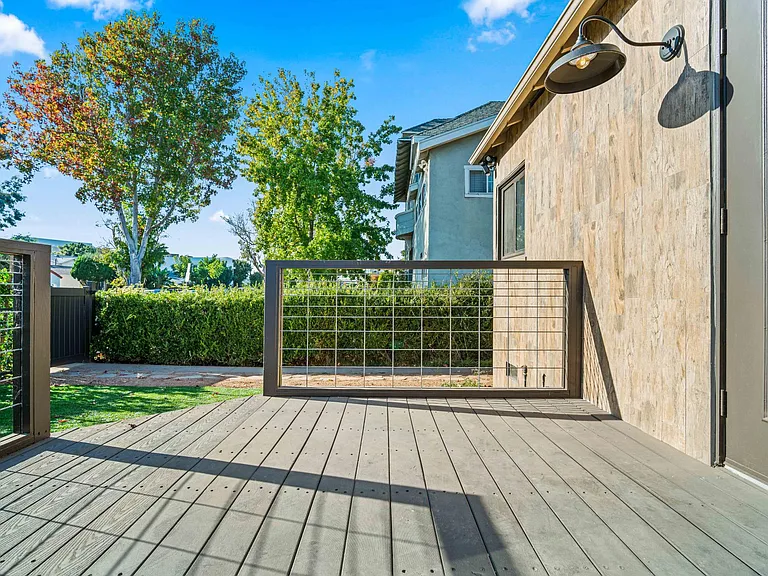 2256 Wellesley Ave — Photo 7