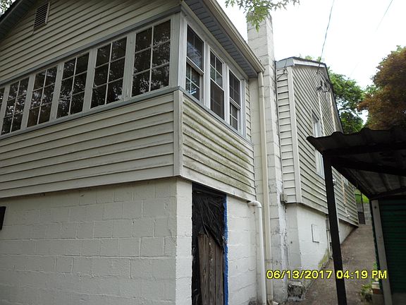 2nd image of 4227 NE Elkins St