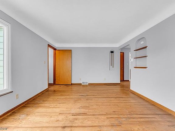 5th image of 3819 W 137th St