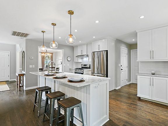 3rd image of 3645 Edenbourgh Pl