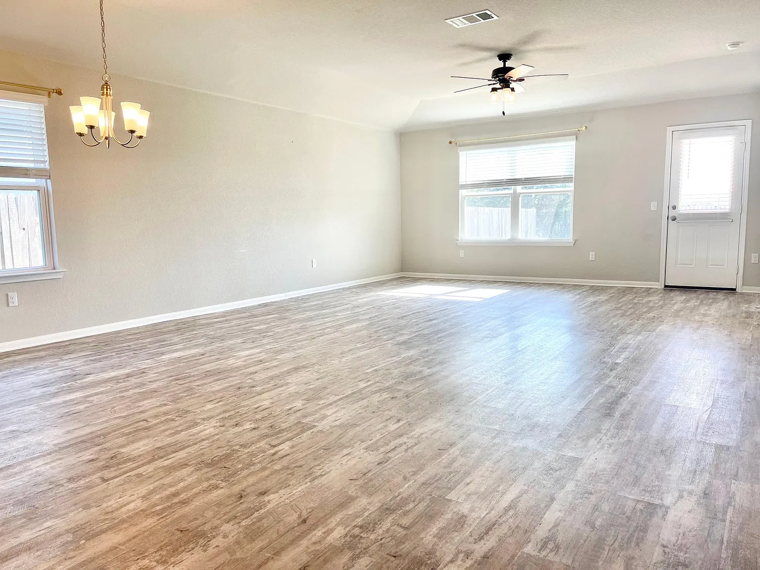 4 bed, 2086 sqft, $2,100 — Photo 2