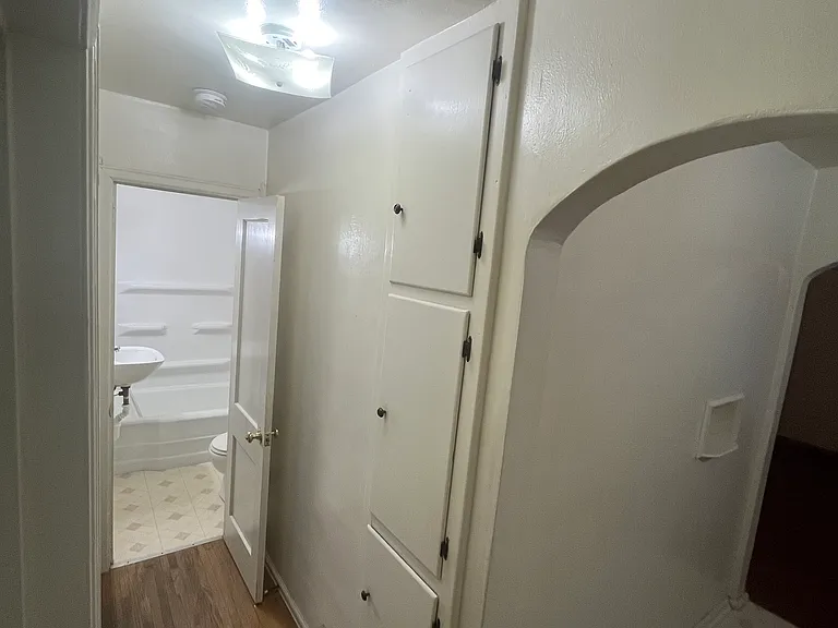 2103 Olive St — Photo 9