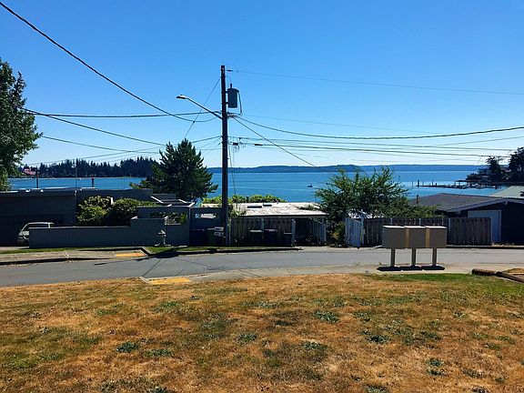 2nd image of 4109 76th Pl NW