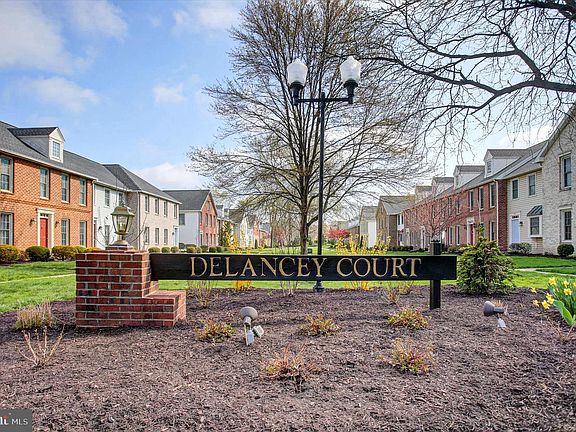 3rd image of 483 Delancey Ct