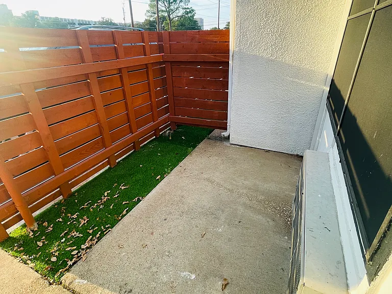 Benge Dr — Photo 8