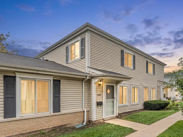 1353 Cove Dr #207B, Prospect Heights, IL 60070