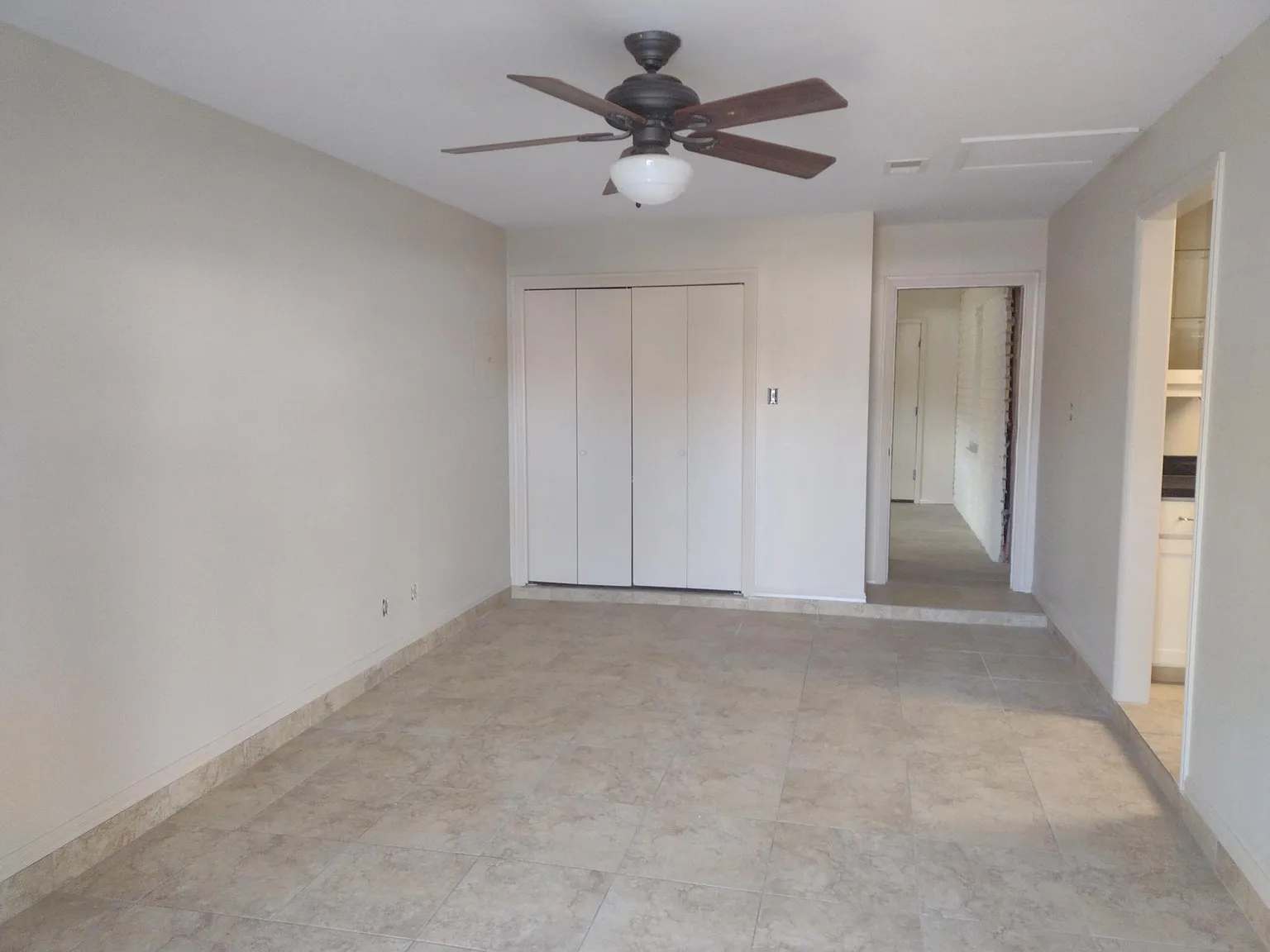 100 Brazos Dr — Photo 3