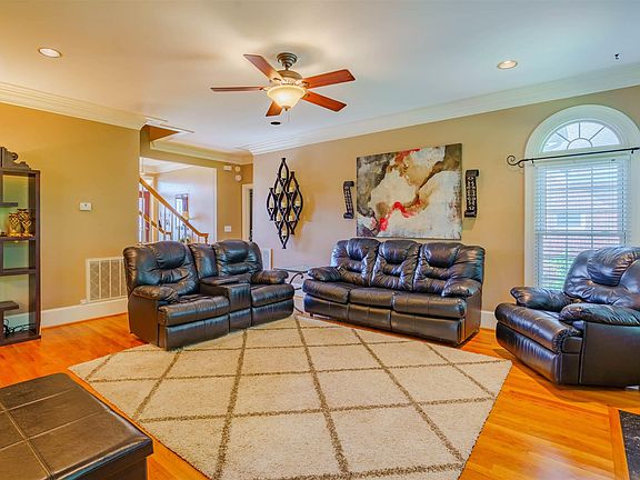 4th image of 639 Bay Harbor Cir
