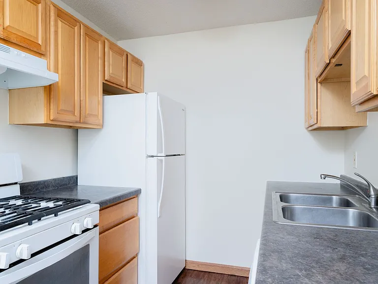 2122 Grand Ave S — Photo 17