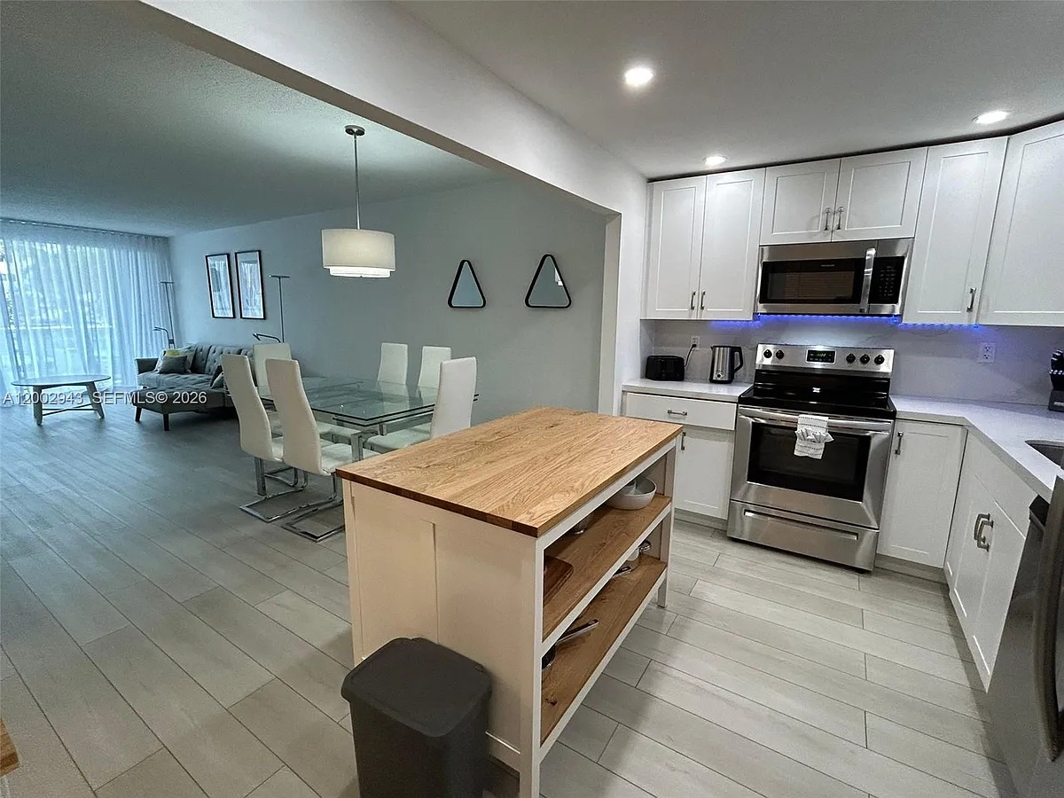 Building Photo - 19390 Collins Ave #118